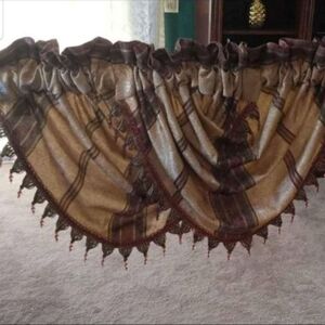 Croscill 'Townhouse' - 6 Beaded Waterfall Swags